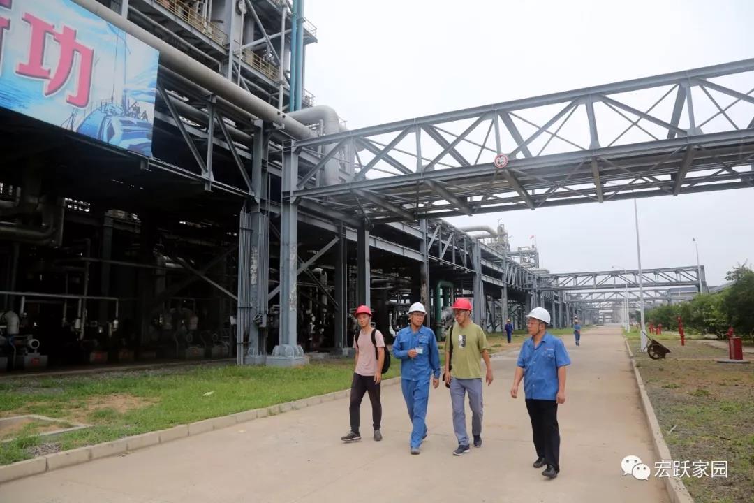 遼寧科技學院教研室主任鄢景森一行到連石化工參觀